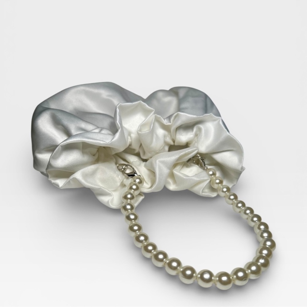 Pearl Handle White Satin Clutch - Picture 3 of 4